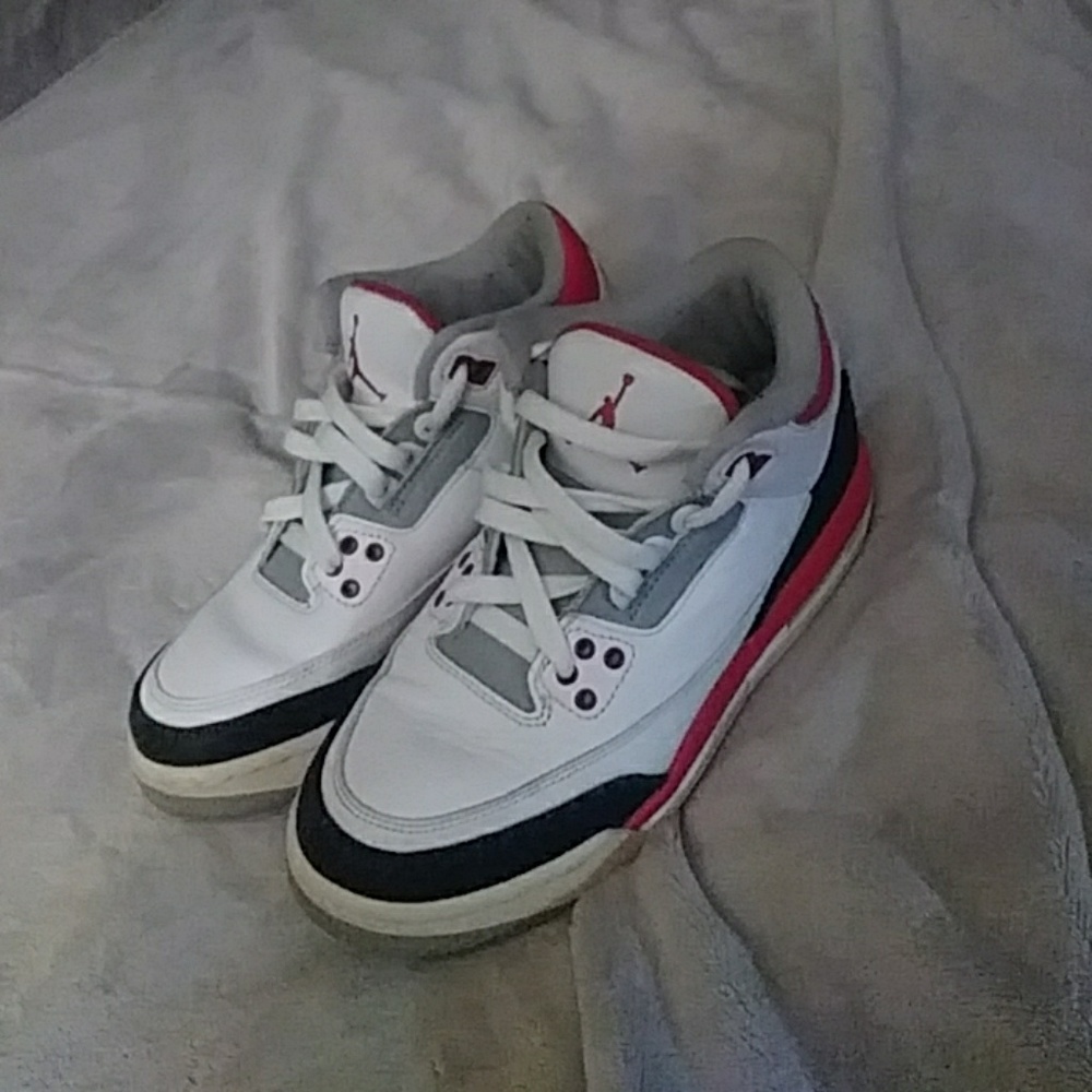 Jordans red, white & gray